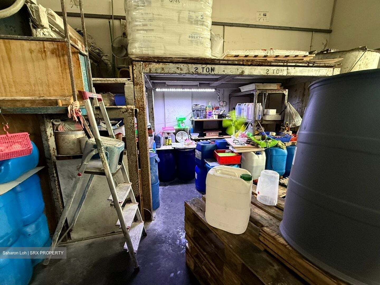 WCEGA Plaza (D23), Warehouse #606852391